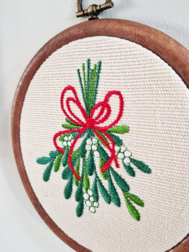 haftowana jemioła na ścianę