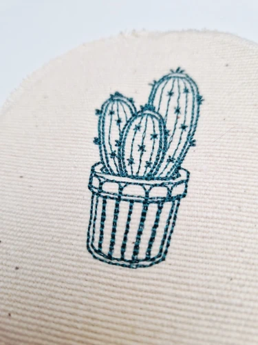 haftowany kaktus do zawieszenia na ścianie