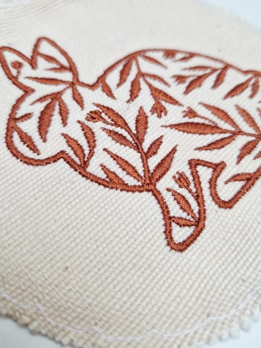 zając haftowany do zawieszenia na ścianie