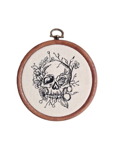 tamborek z haftowaną czaszką