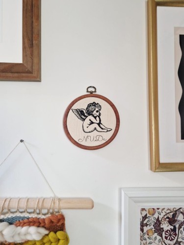 ozdoba na ścianę haftowany aniołek herubinek